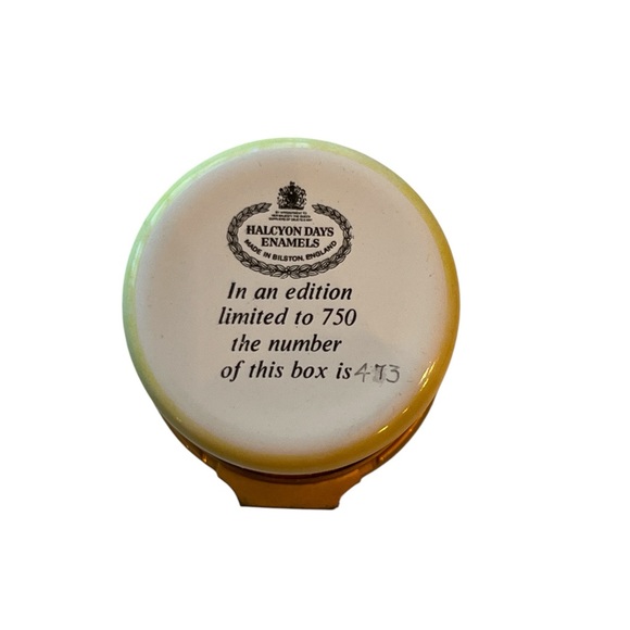 Halcyon Days Enamel Box- The Mikado - Picture 10 of 13